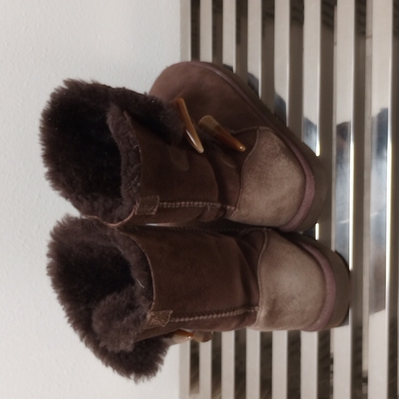 Boots - Picture 2 of 5